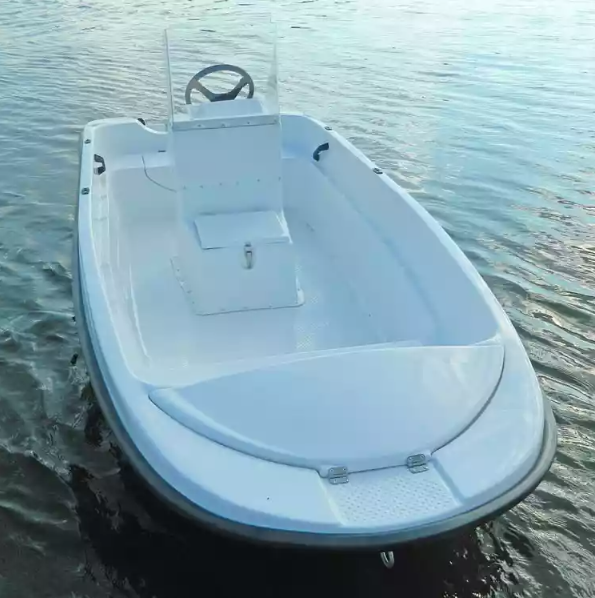 Стеклопластиковая лодка Пингвин с консолью (тримаран) в Абакане