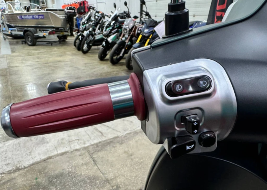 Скутер PROMAX Miami 240 (49) в Абакане