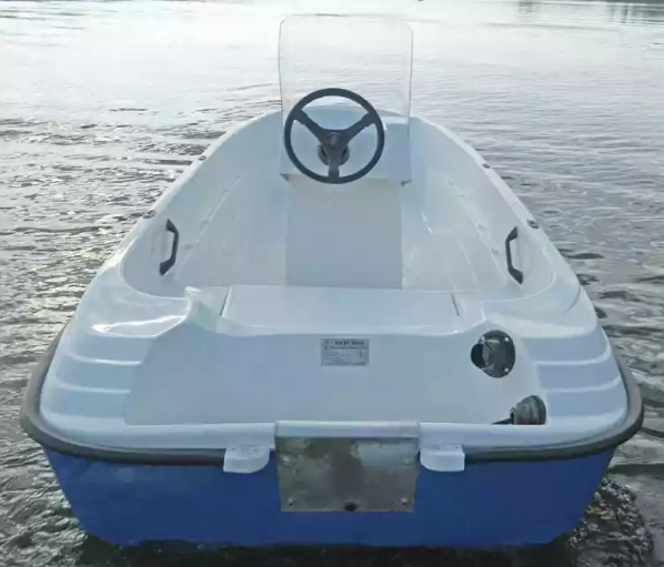 Стеклопластиковая лодка Пингвин с консолью (тримаран) в Абакане