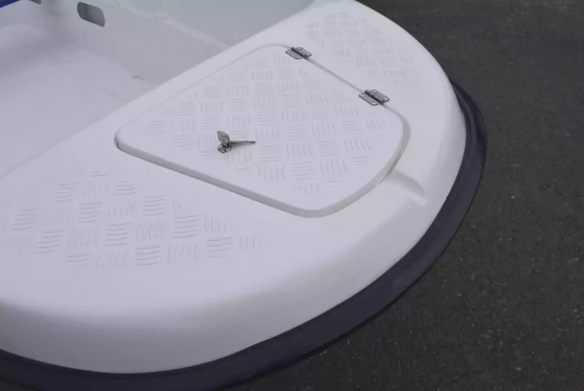 Стеклопластиковая лодка Пингвин New (тримаран) в Абакане