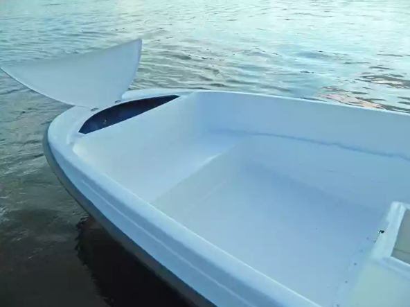 Стеклопластиковая лодка Пингвин с консолью (тримаран) в Абакане