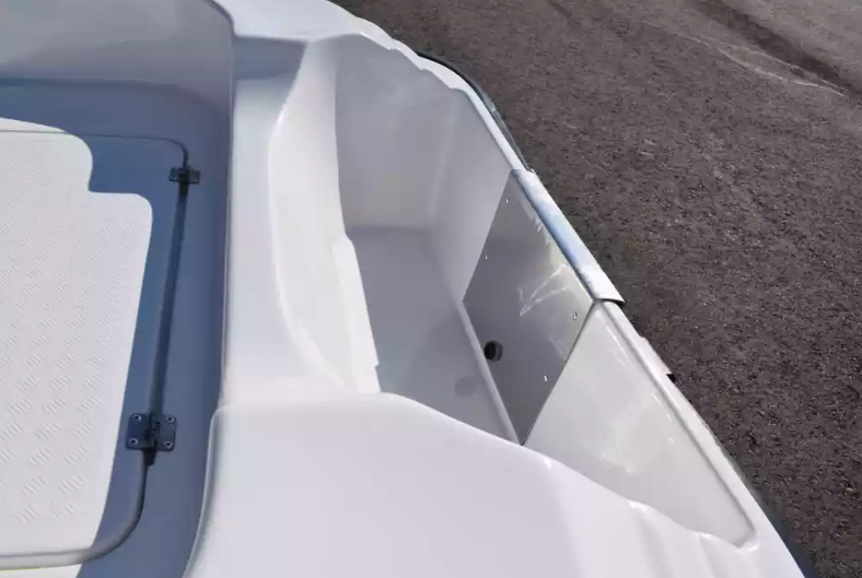 Стеклопластиковая лодка Пингвин (тримаран) в Абакане