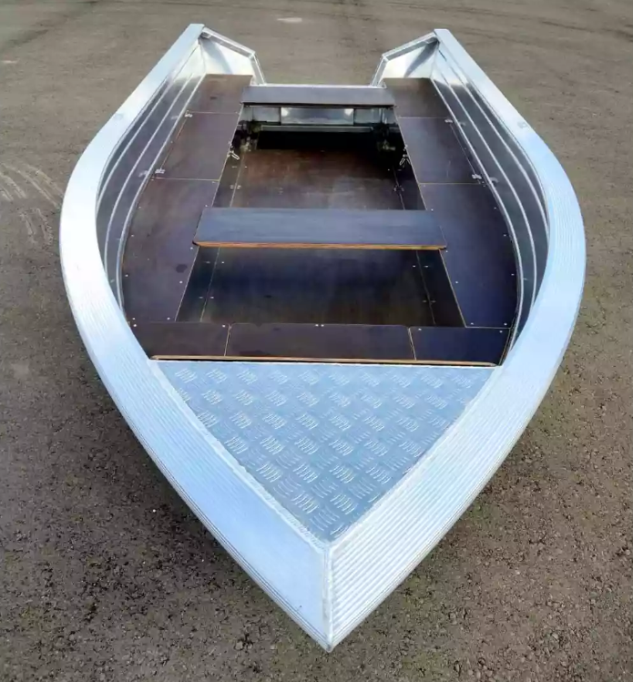 Алюминиевая лодка Неман-400 в Абакане