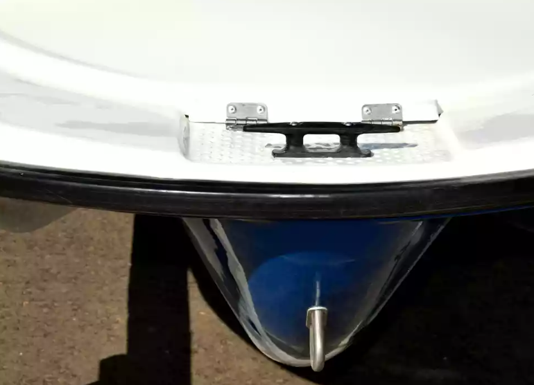 Стеклопластиковая лодка Пингвин с консолью (тримаран) в Абакане