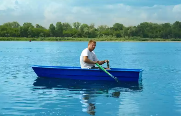 Стеклопластиковая лодка Малютка в Абакане