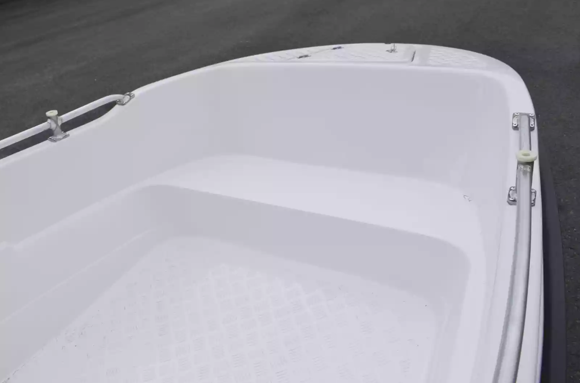 Стеклопластиковая лодка Пингвин New (тримаран) в Абакане