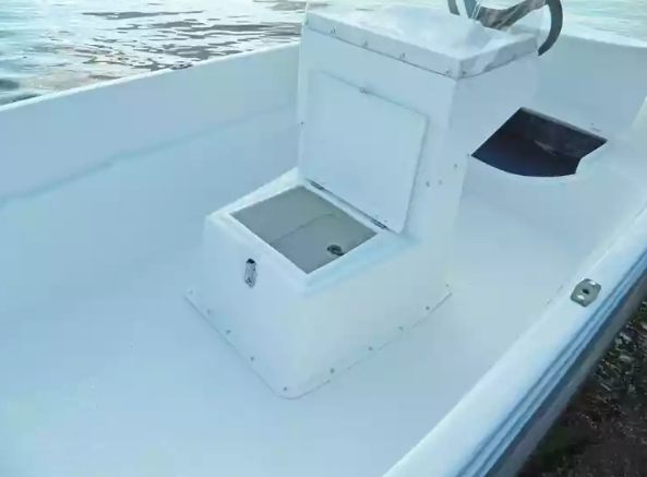 Стеклопластиковая лодка Пингвин с консолью (тримаран) в Абакане