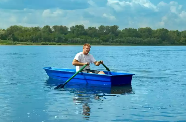 Стеклопластиковая лодка Малютка в Абакане
