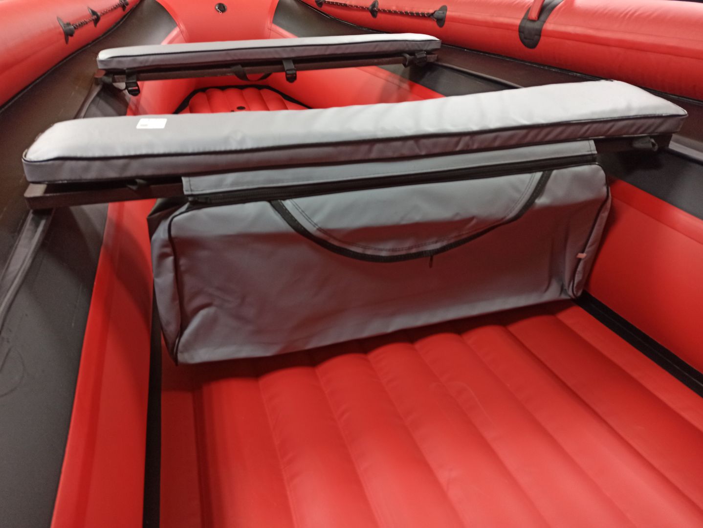 КОМПЛЕКТ МЯГКИХ НАКЛАДОК С СУМКОЙ ДЛЯ ЛОДОК 110Х20 СЕРЫЙ в Абакане