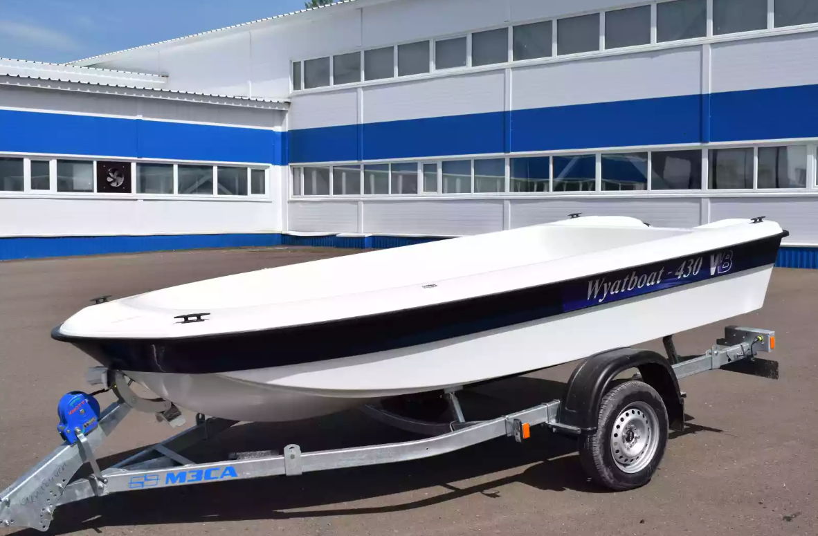 Стеклопластиковая лодка Wyatboat 430 тримаран в Абакане