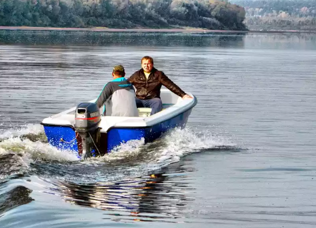 Стеклопластиковая лодка Wyatboat 430 тримаран в Абакане
