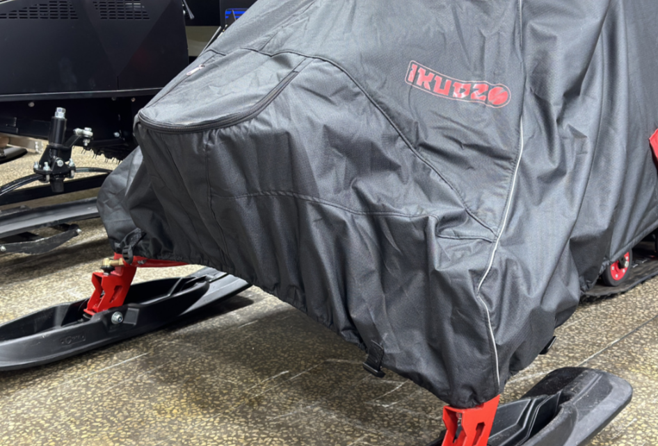 Чехол транспорт. снегохода IKUDZO HUNTER черно-красный Оксфорд ПРЕМИУМ качества с лого IKUDZO в Абакане