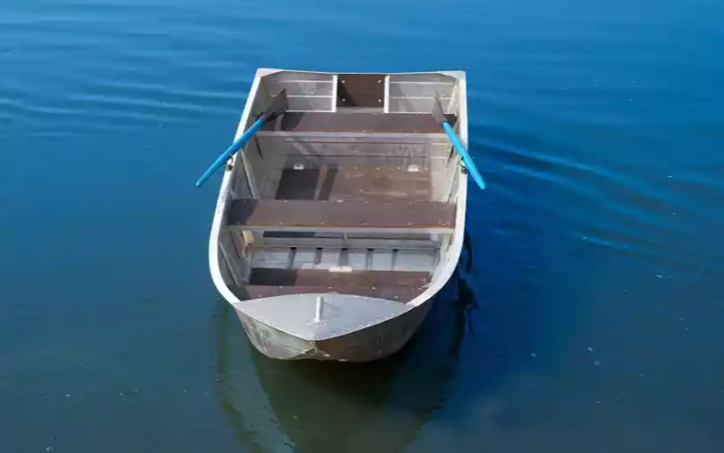 Алюминиевая лодка Вятка-Профи 37 в Абакане