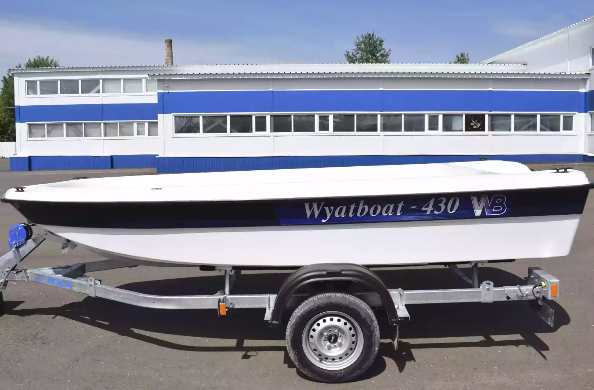 Стеклопластиковая лодка Wyatboat 430 тримаран в Абакане