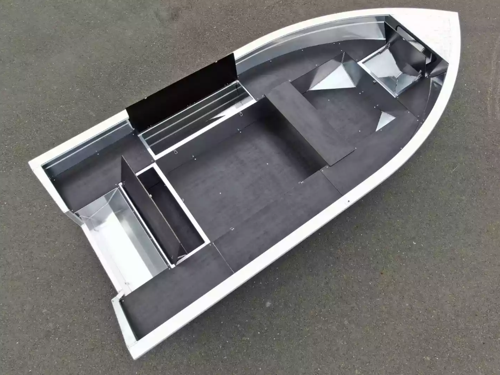 Алюминиевая лодка  Неман-420 в Абакане