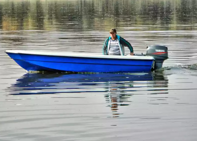 Стеклопластиковая лодка Wyatboat 430 тримаран в Абакане