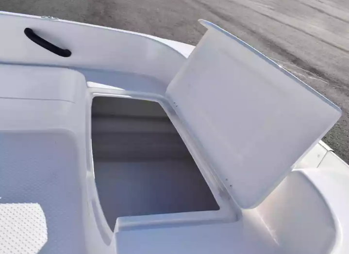 Стеклопластиковая лодка Пингвин (тримаран) в Абакане